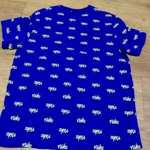 Men’s large Nike tee